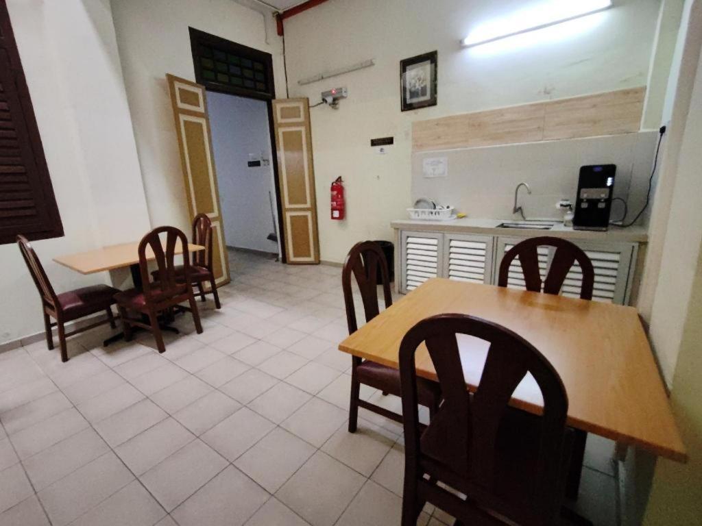 Old Penang Hotel - Trang Road Джордж Таун Екстериор снимка