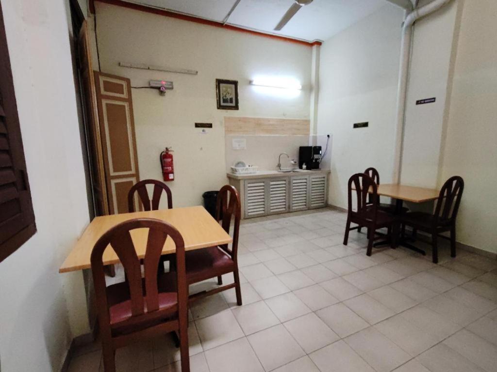 Old Penang Hotel - Trang Road Джордж Таун Екстериор снимка