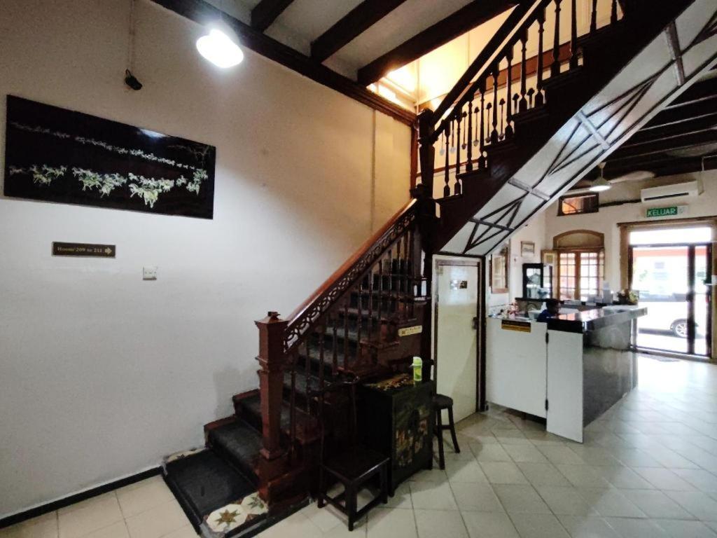 Old Penang Hotel - Trang Road Джордж Таун Екстериор снимка